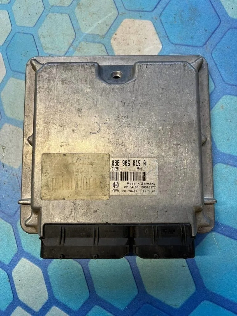 Блок управления двигателем VW Passat 1996-2000 B5