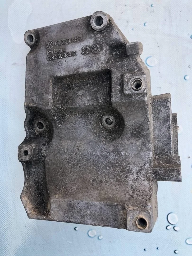 Кронштейн компрессора кондиционера VW Passat 2001-2005 B5+