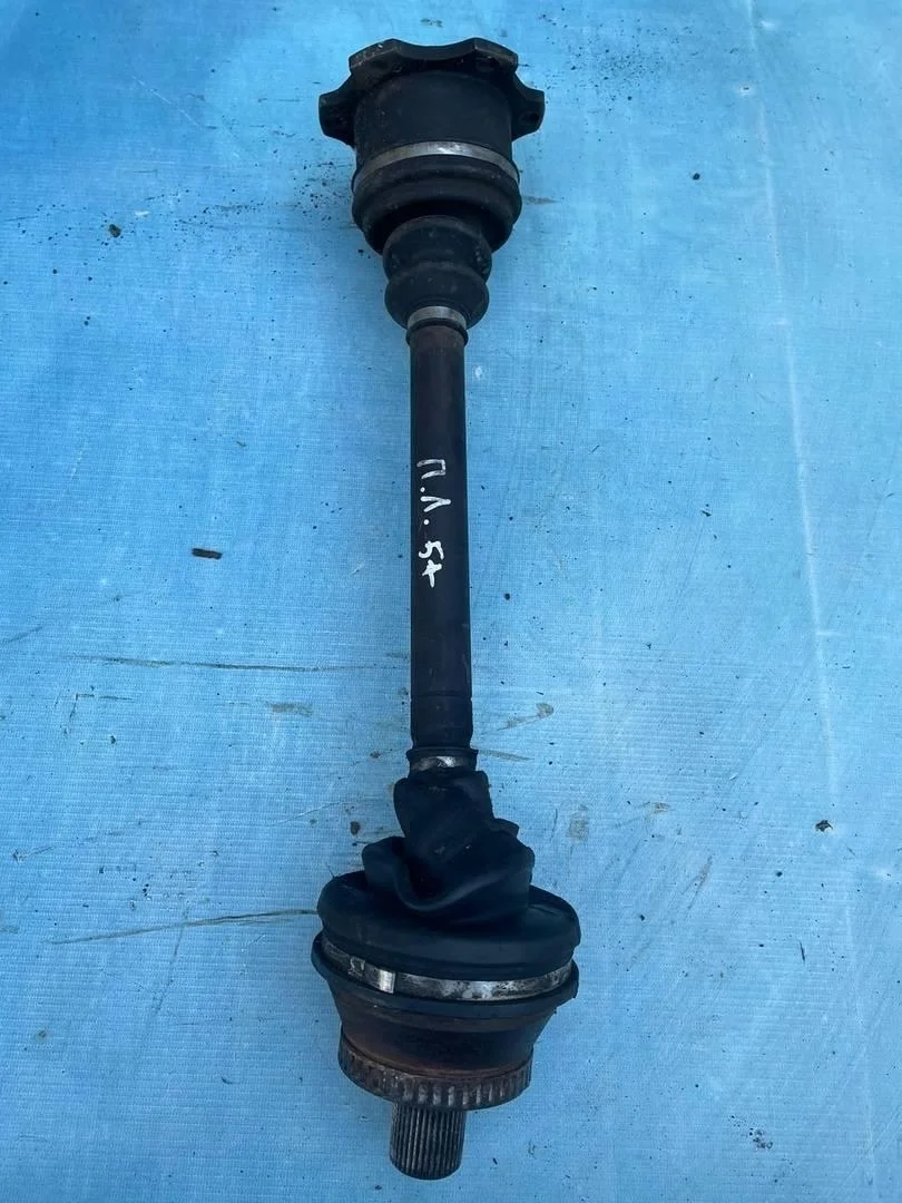 Полуось передняя левая привод сборе VW Passat 2001-2005 B5+