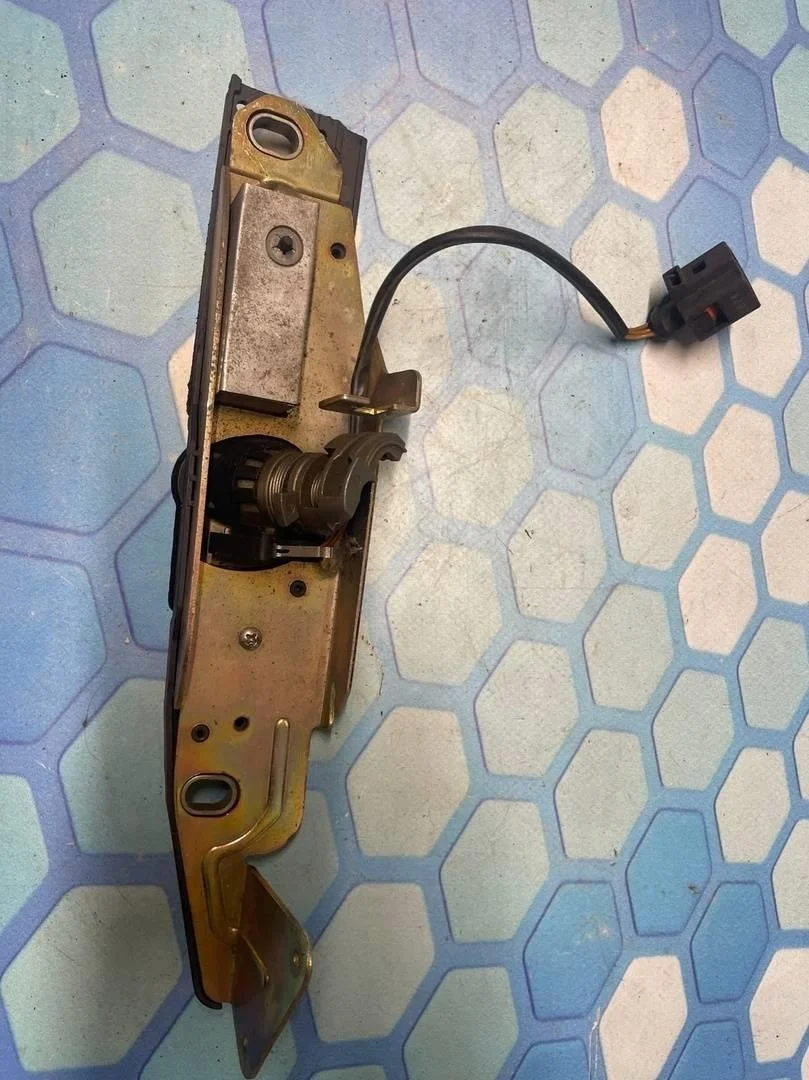 Ручка открывания багажника VW Passat 2001-2005 B5+