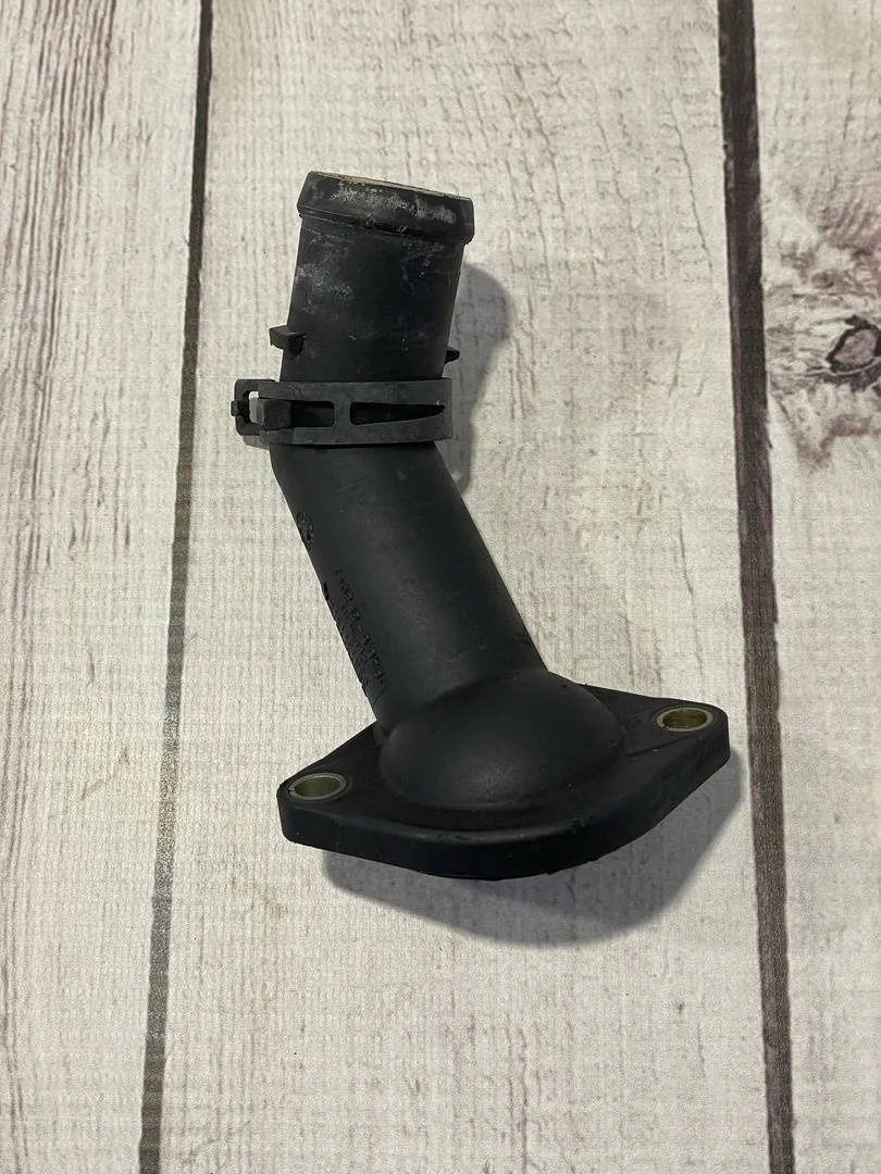 Фланец двигателя системы охлаждения VW Passat 2001-2005 B5+