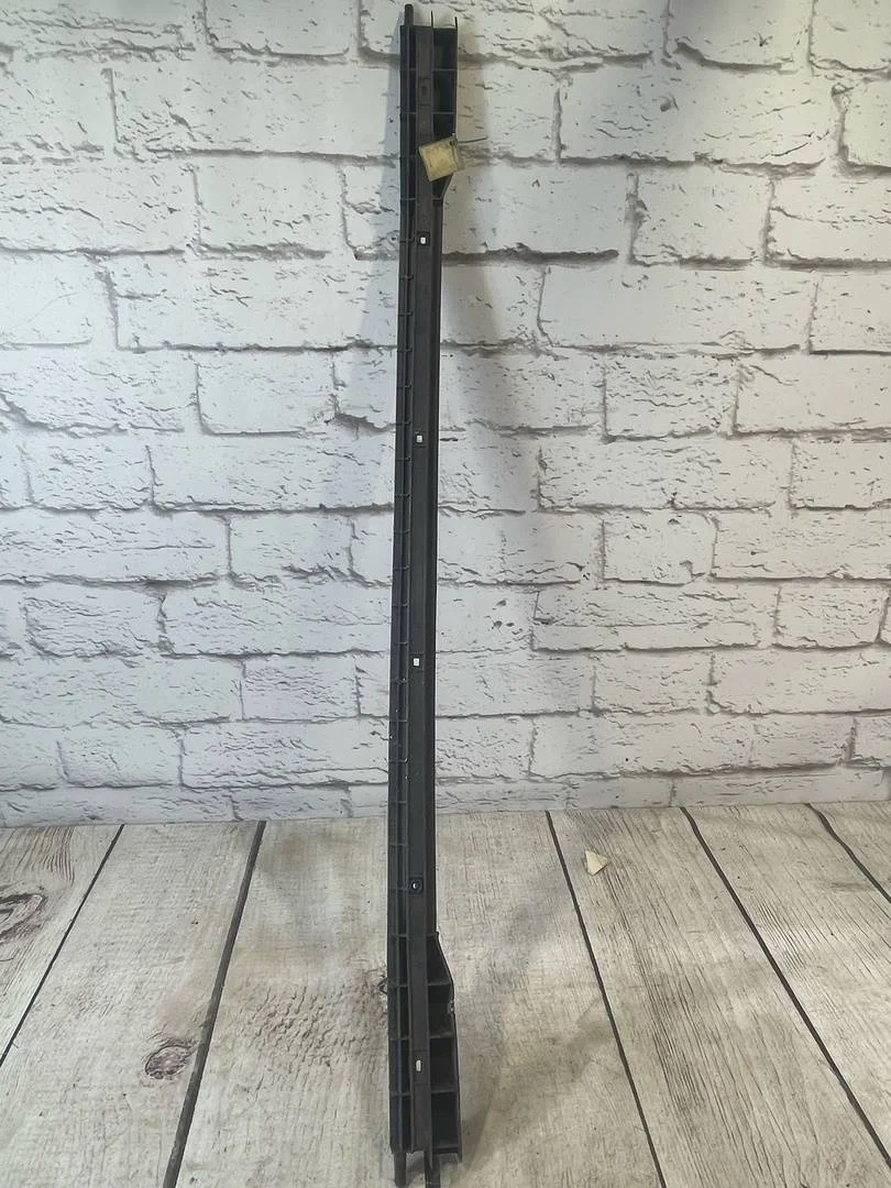 Направляющая бампера задняя центральная VW Passat 2001-2005 B5+