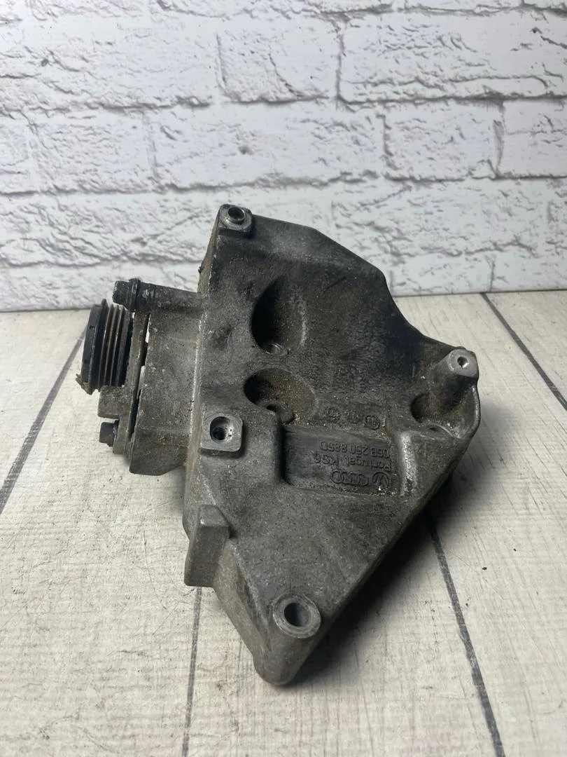 Кронштейн компрессора кондиционера VW Passat 2001-2005 B5+