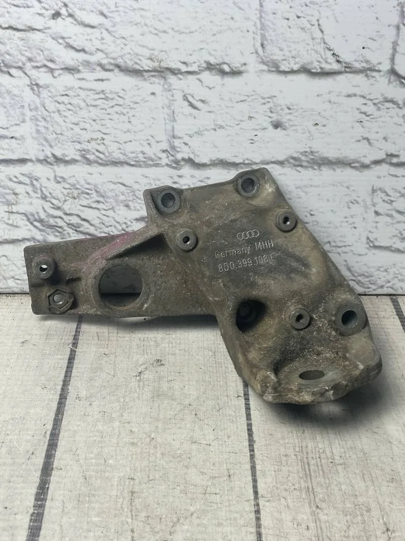 Кронштейн акпп правый VW Passat 2001-2005 B5+