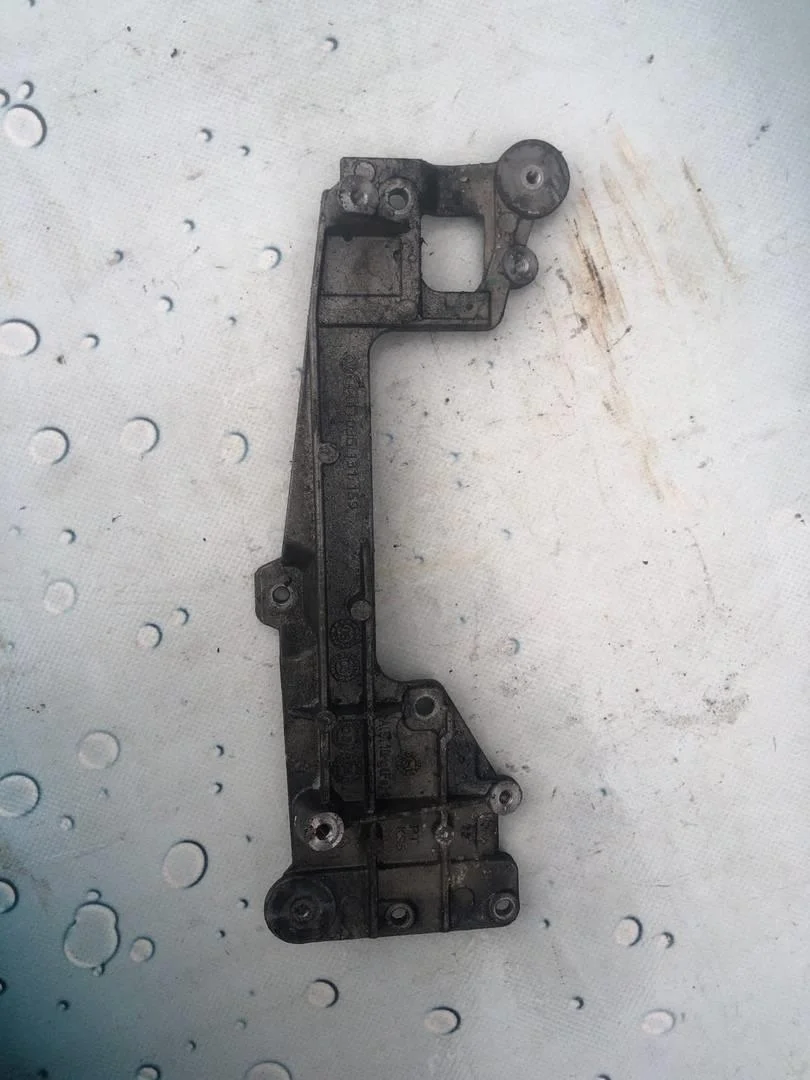 Кронштейн VW Passat 2005-2010 B6