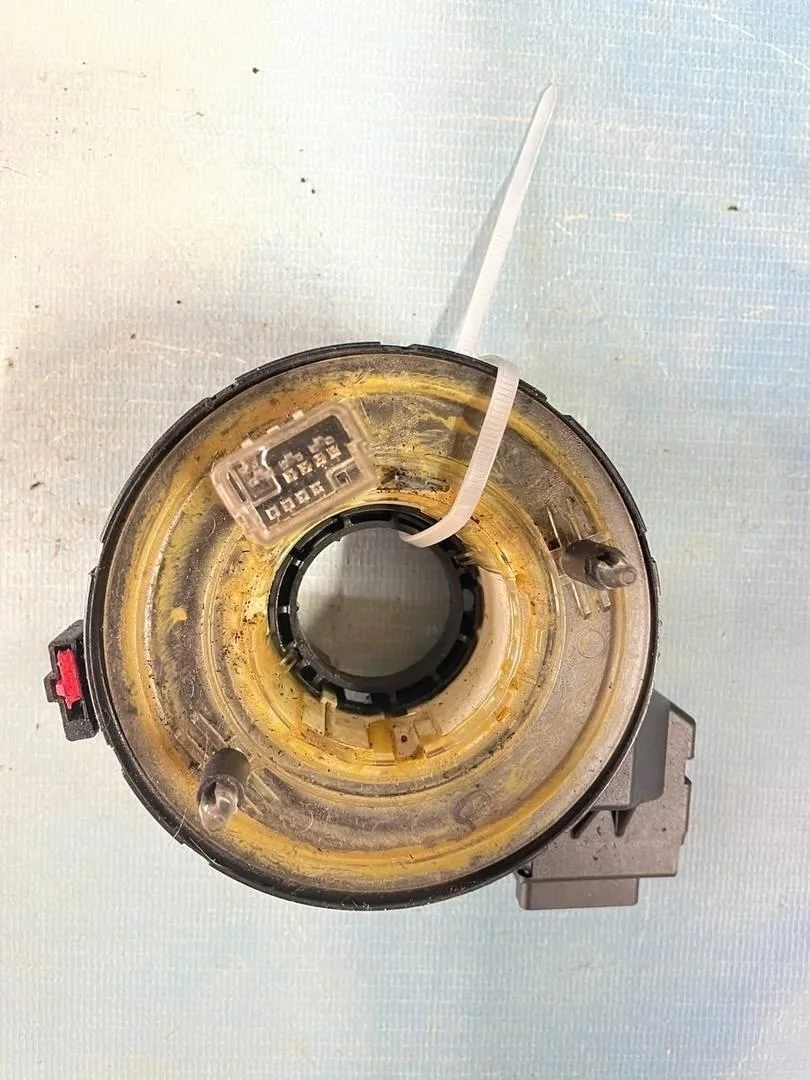 Кольцо контактное подушки безопасности VW Passat 2005-2010 B6