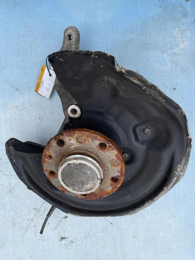 Кулак поворотный задний правый VW Passat 2005-2010 B6