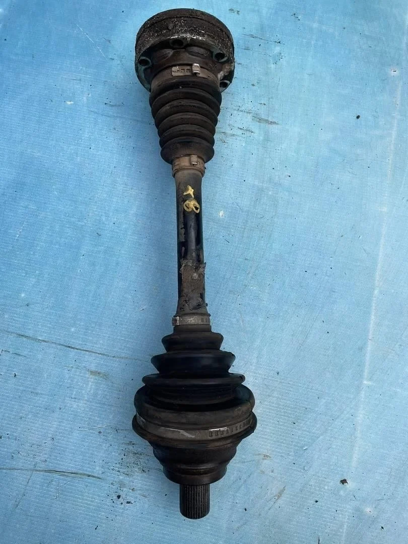 Полуось передняя левая привод сборе VW Passat 2005-2010 B6