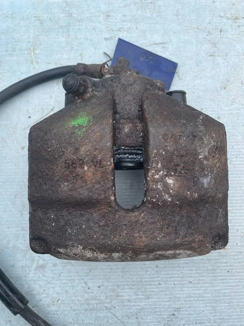 Суппорт передний левый VW Passat 2005-2010 B6