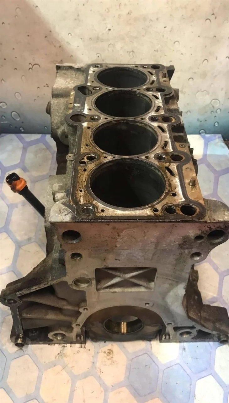 Блок цилиндров двигателя пустой VW Passat 2005-2010 B6