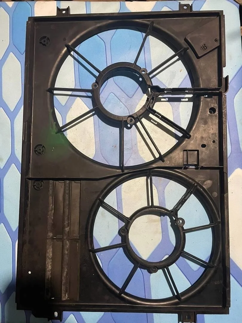 Диффузор вентиялторов пустой VW Passat 2005-2010 B6