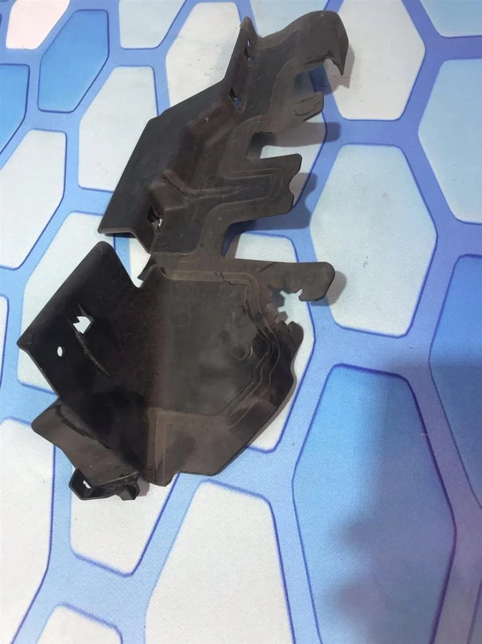 Воздуховод радиатора охлаждения левый VW Passat 2005-2010 B6