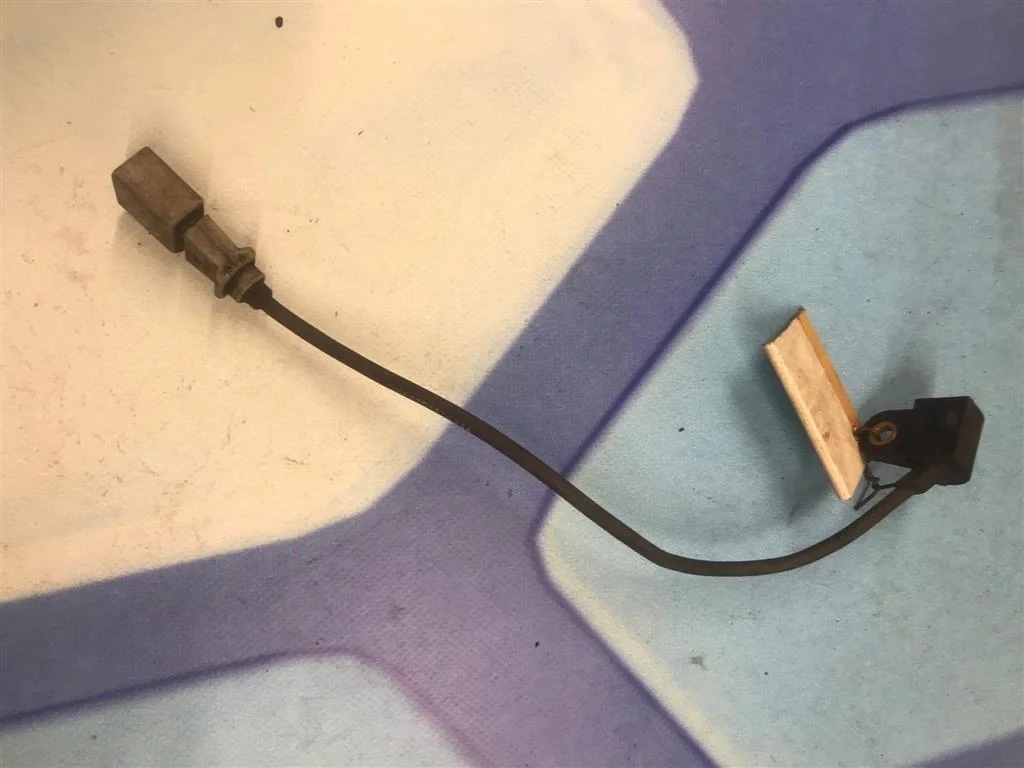 Датчик положения распредвала VW Passat 2005-2010 B6