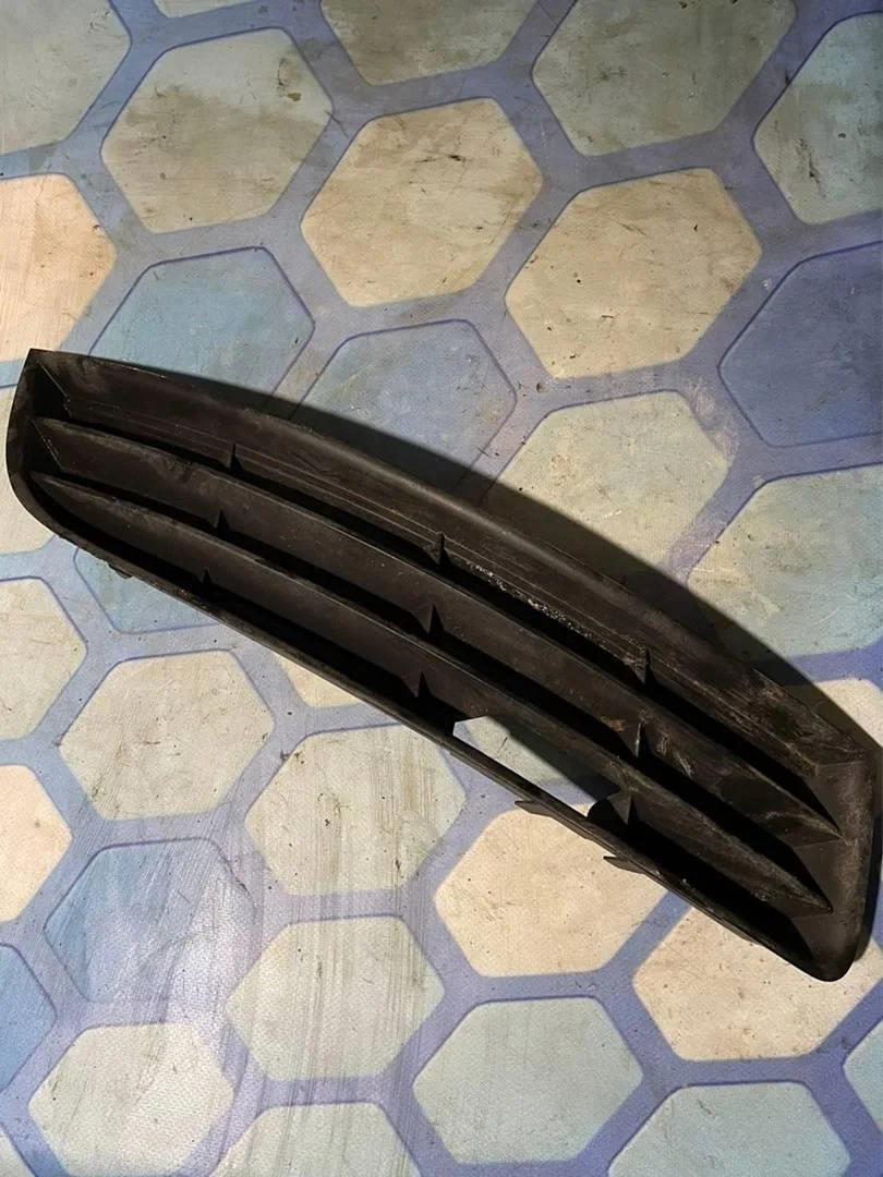 Решетка бампера правая VW Passat 2005-2010 B6