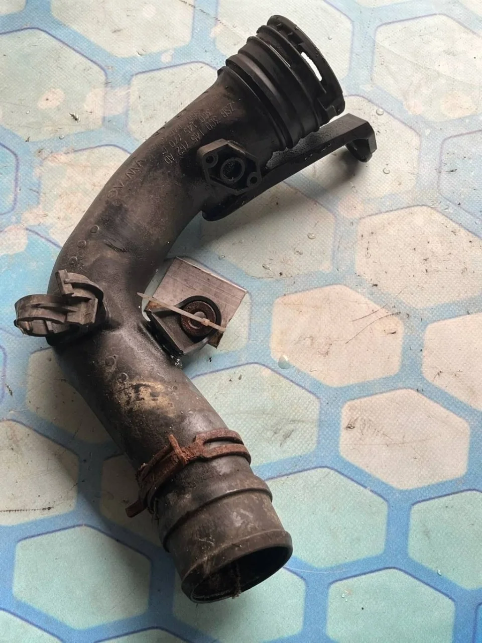 Патрубок интеркулера VW Passat 2005-2010 B6