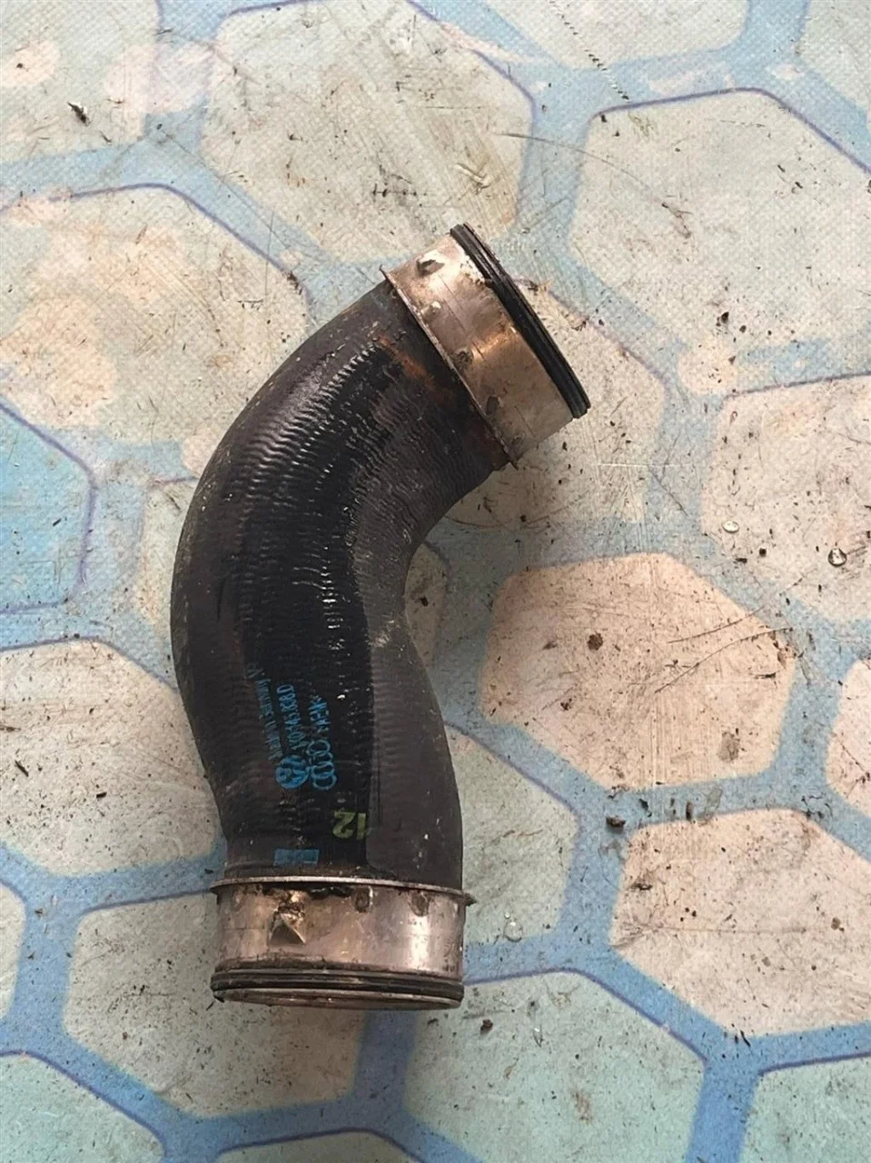 Патрубок интеркулера VW Passat 2005-2010 B6