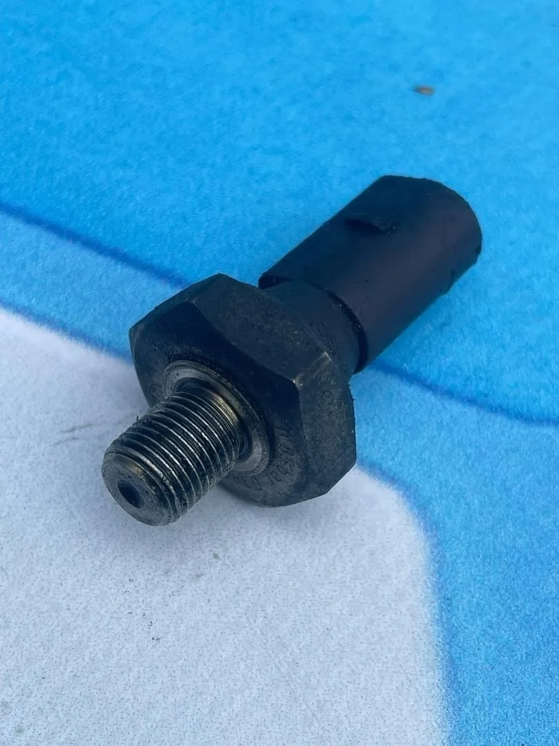 Датчик давления масла VW Passat 2005-2010 B6