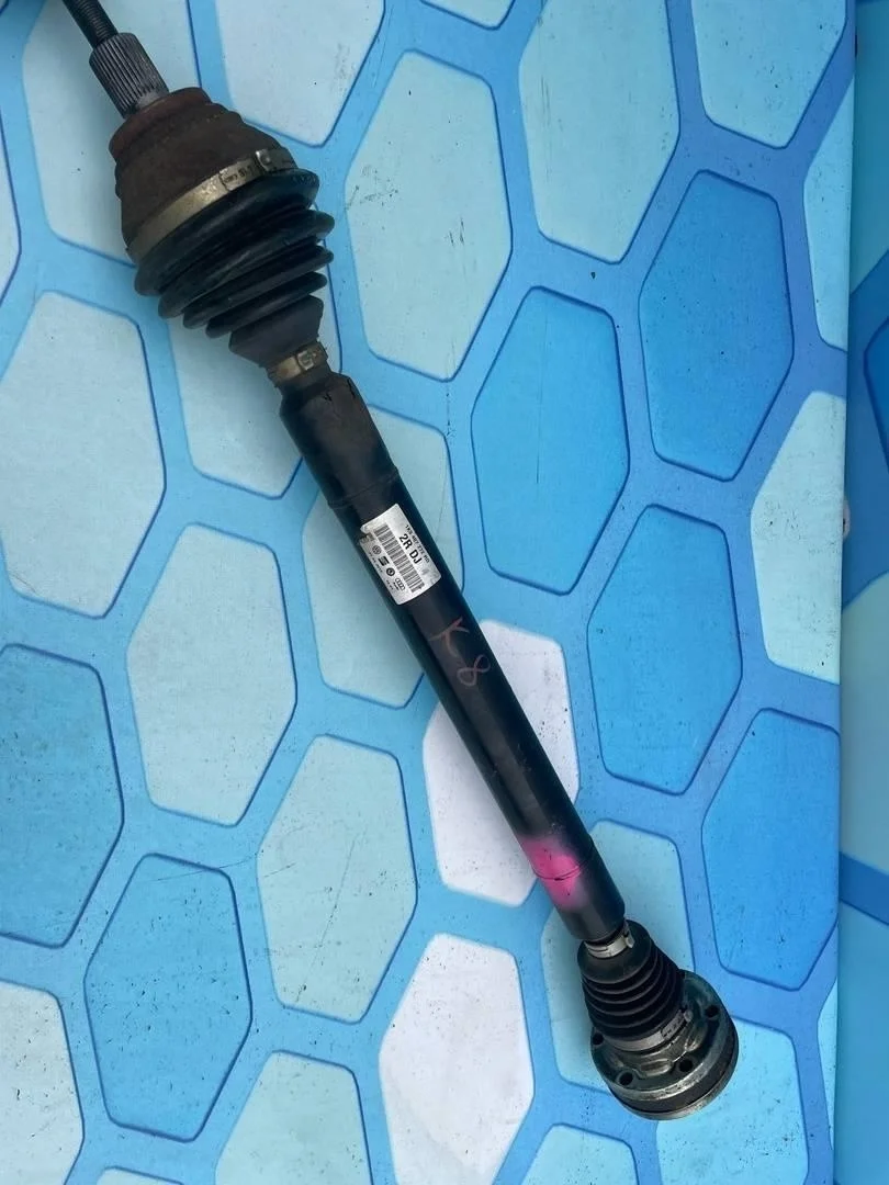 Полуось передняя правая привод сборе VW Passat 2005-2010 B6