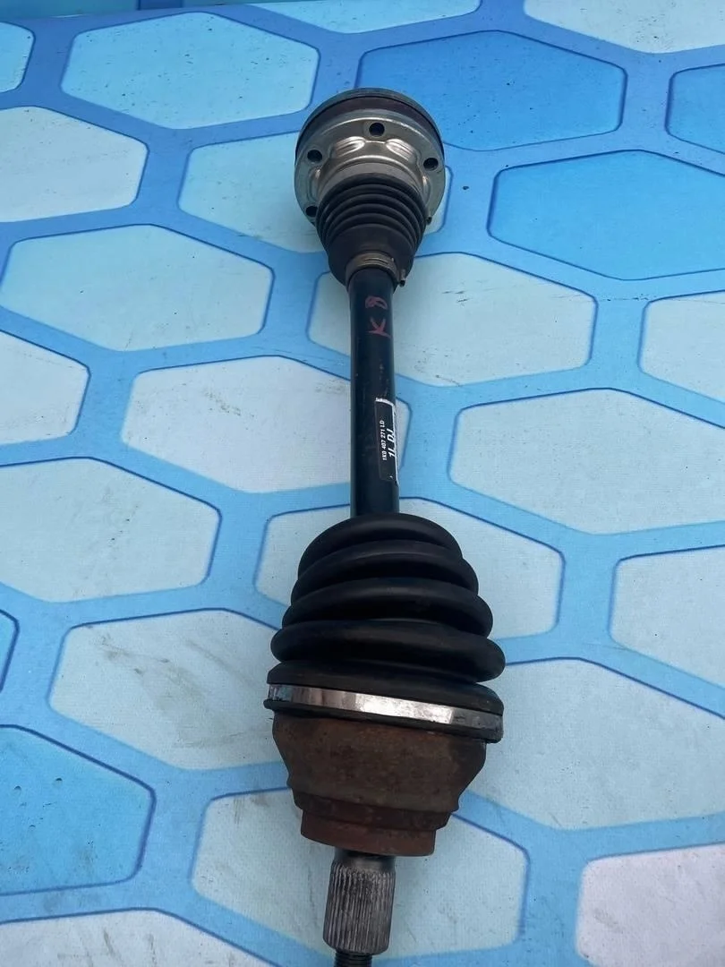 Полуось передняя левая привод сборе VW Passat 2005-2010 B6