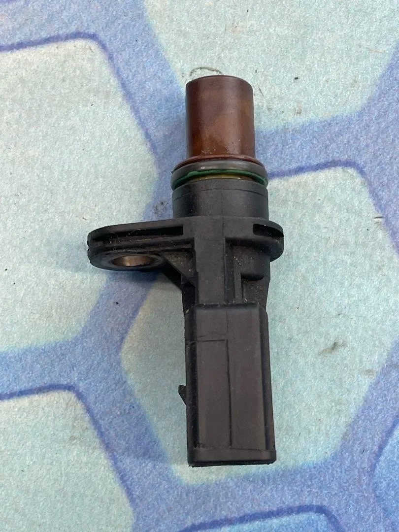 Датчик положения распредвала VW Passat 2005-2010 B6