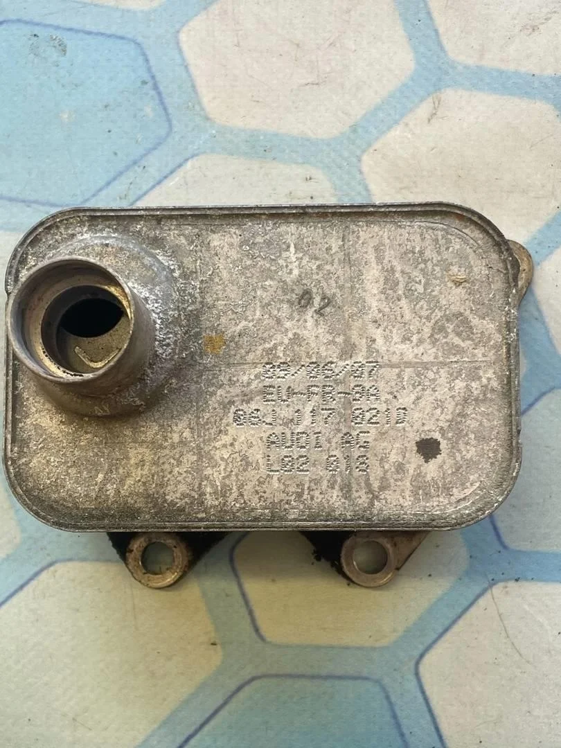 Радиатор масляный VW Passat 2005-2010 B6