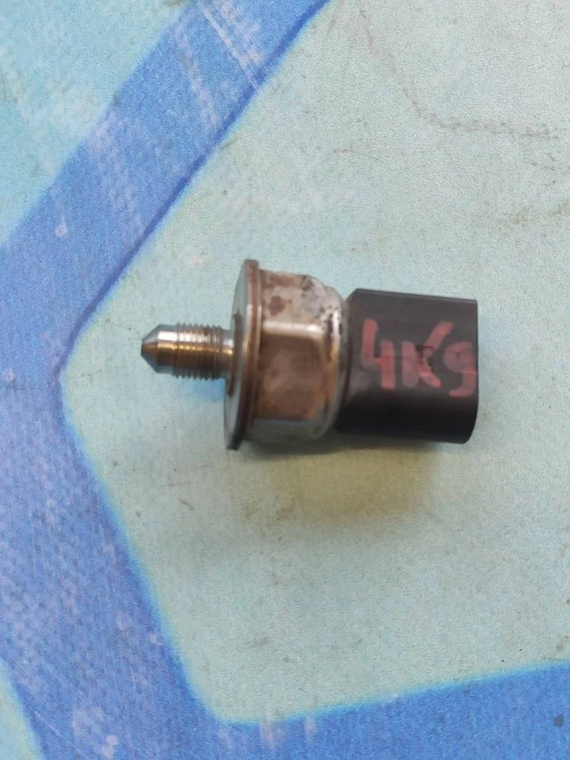 Датчик давления топлива VW Passat 2005-2010 B6