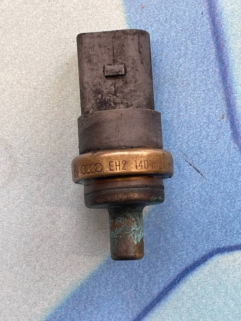 Датчик температуры охлаждающей жидкости VW Passat 2005-2010 B6