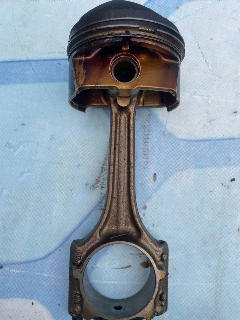 Поршень в сборе шатуном VW Passat 2005-2010 B6