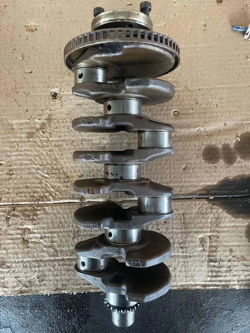 Коленчатый вал VW Passat 2005-2010 B6