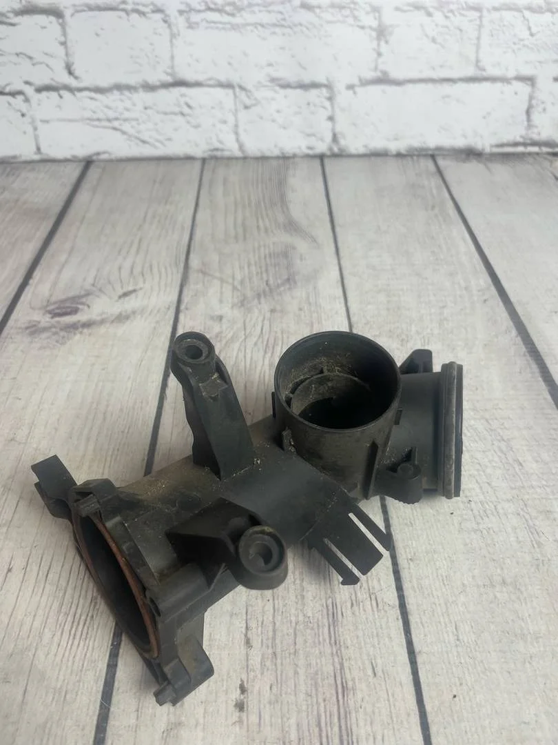 Патрубок воздушного фильтра VW Passat 2005-2010 B6