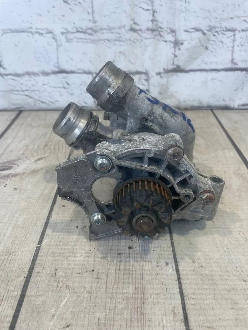Насос водяной (помпа) VW Passat 2005-2010 B6
