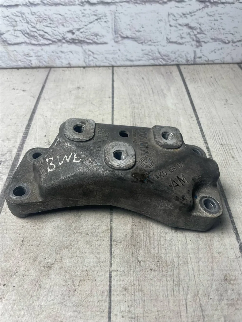 Кронштейн кпп VW Passat 2005-2010 B6