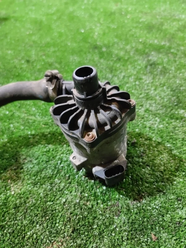 Дополнительная водяная помпа BMW 550iX 2011 F10