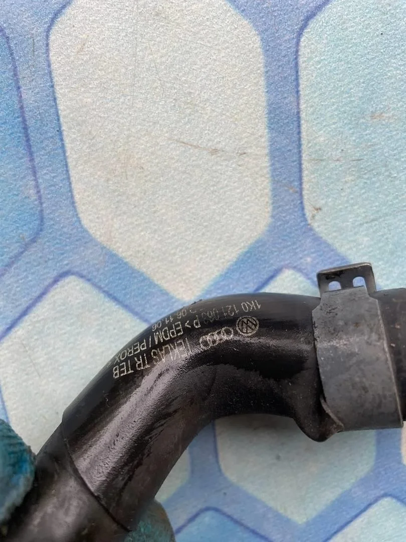 Патрубок охлаждения VW Passat CC 2008-.в.