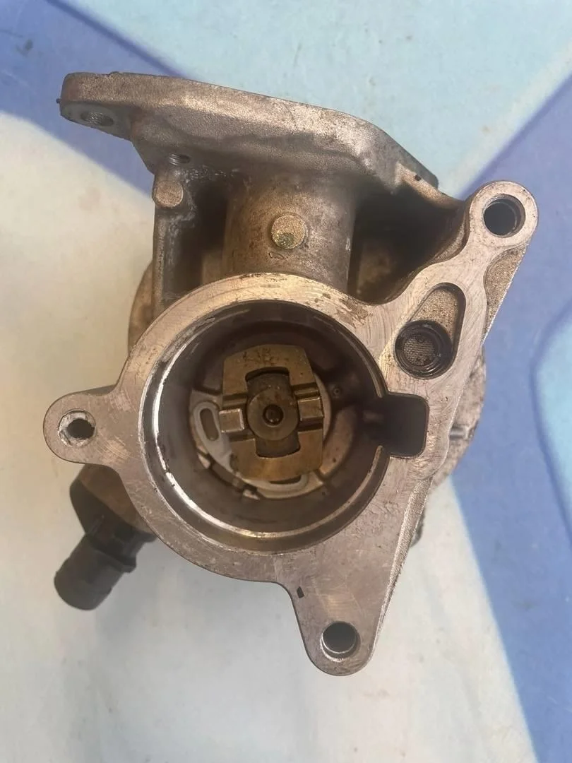 Насос вакуумный VW Passat CC 2008-..