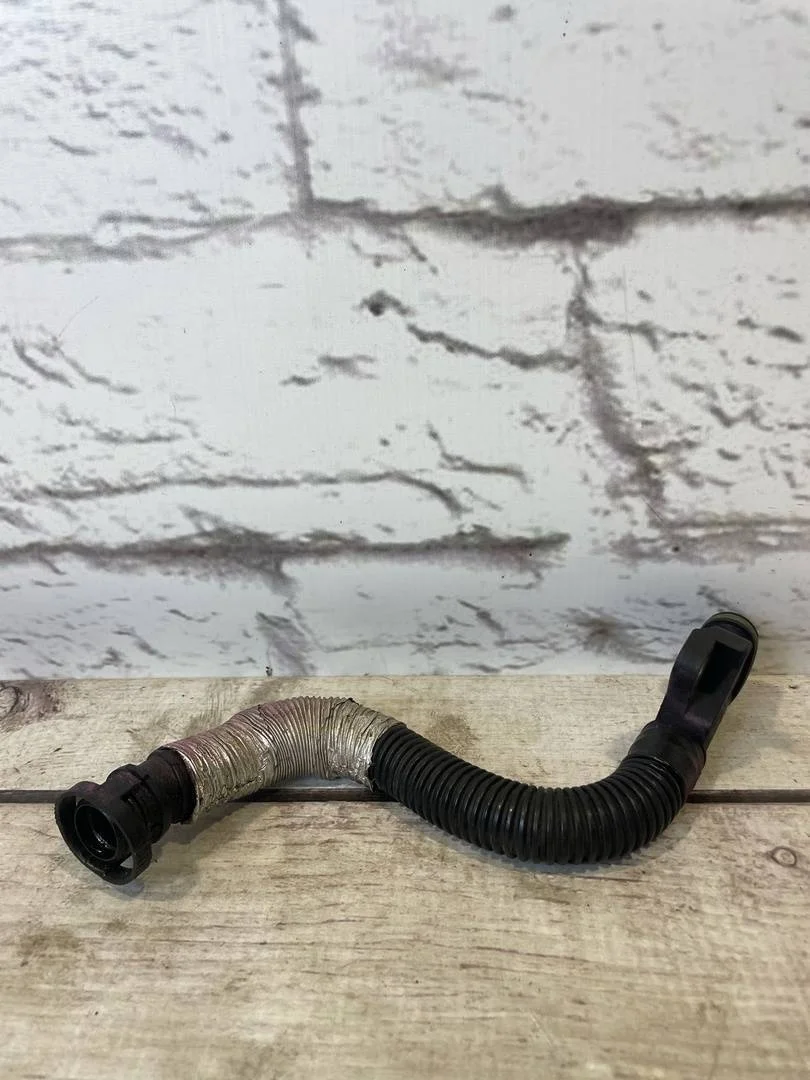 Патрубок вентиляции картерных газов VW Passat CC 2008-..