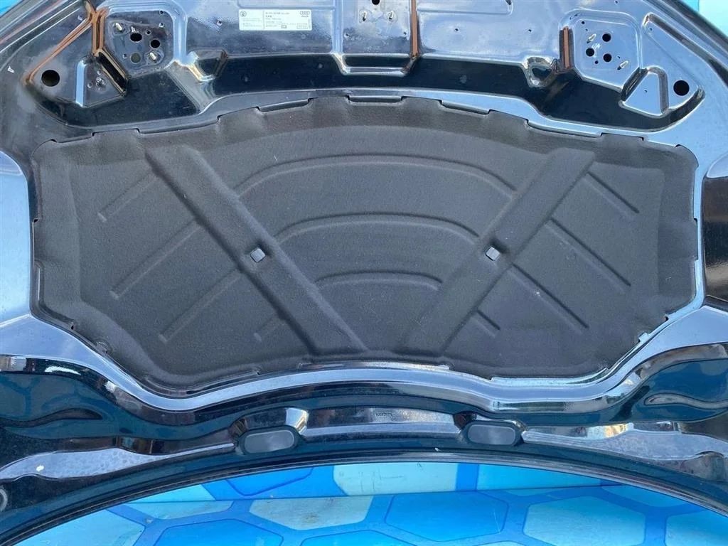 Шумоизоляция капота Audi Q3 2011-2014 8U