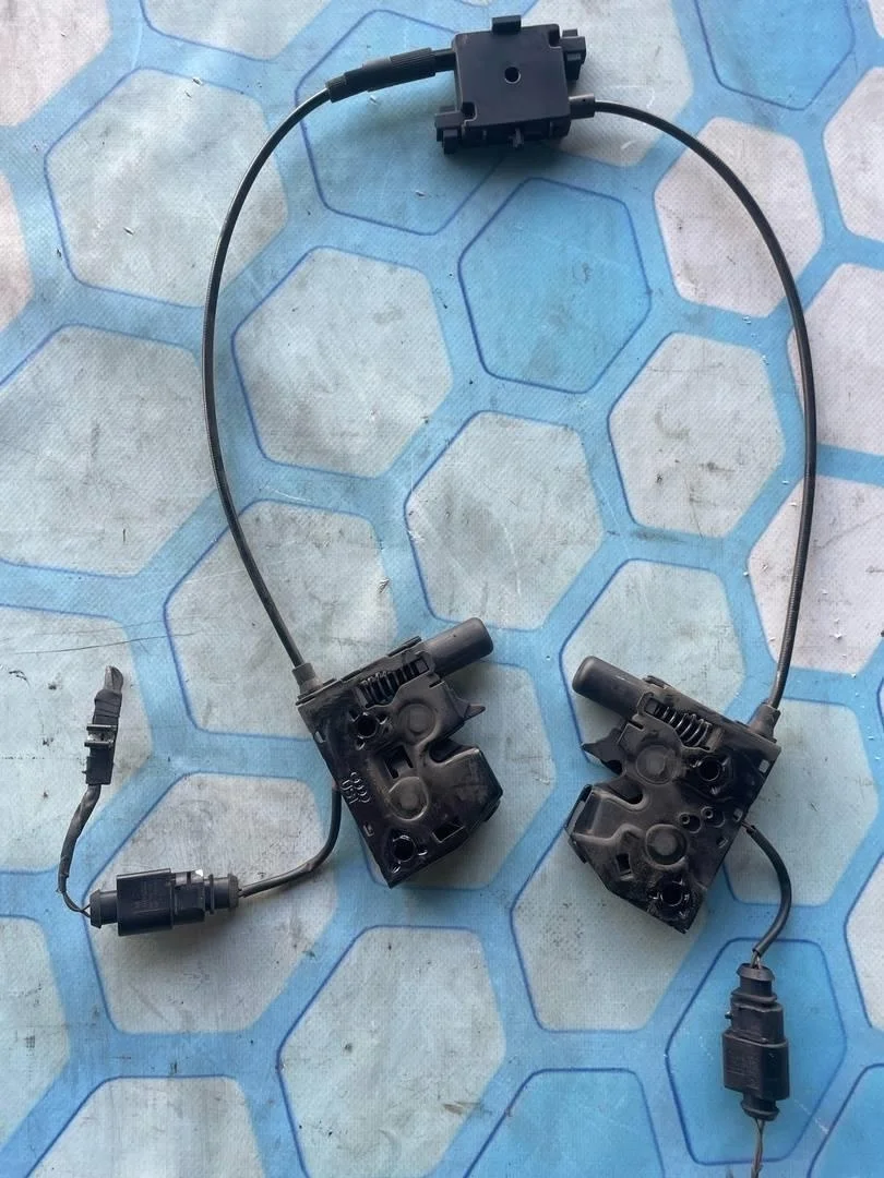 Замок капота Audi Q3 2011-2014 8U