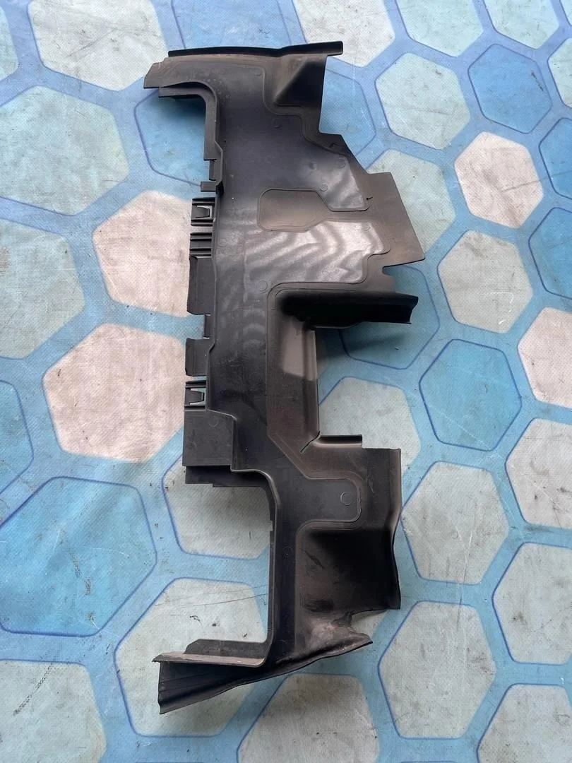 Воздуховод радиатора левый Audi Q3 2011-2014 8U