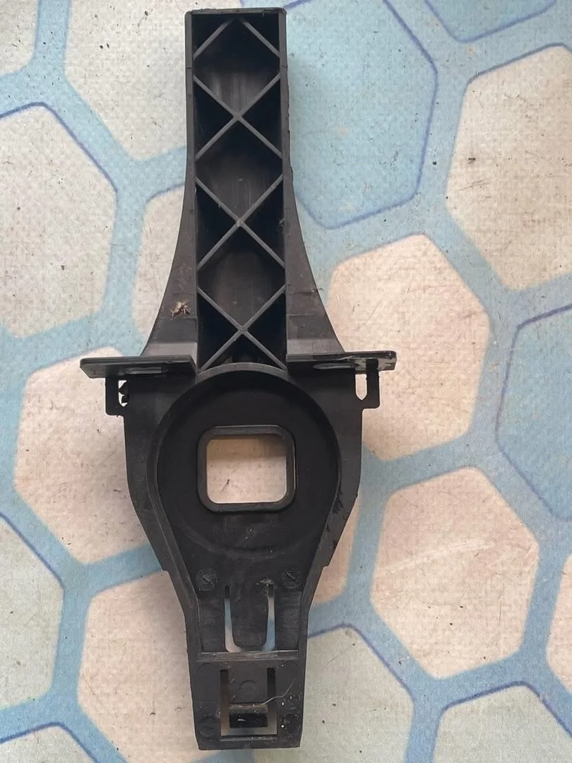 Кронштейн радиатора Audi Q3 2011-2014 8U