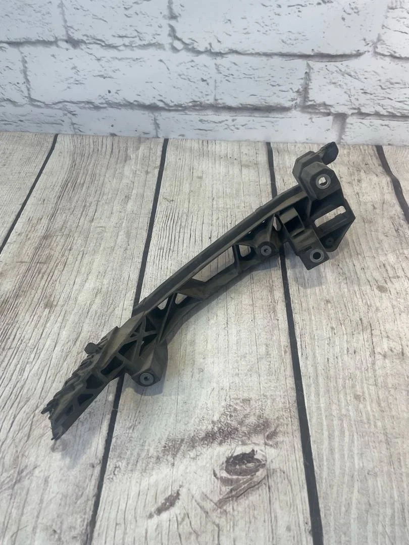 Кронштейн крепления фар левый Audi Q3 2011-2014 8U