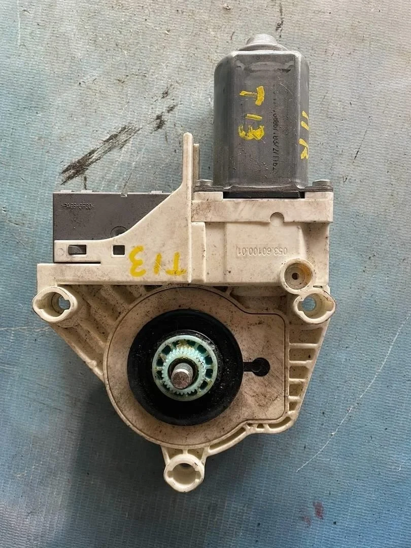 Моторчик стеклоподъемника передний правый Land Rover Range Sport 2005-2012