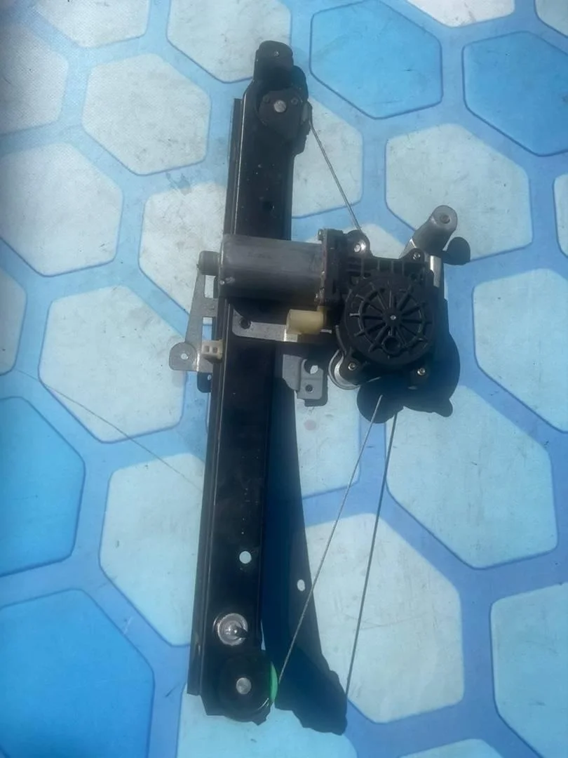 Стеклоподъемник задний левый Volvo S80 1998-2006