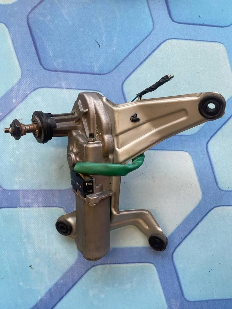 Моторчик стеклоочистителя задний Hyundai Santa Fe 2000-2012