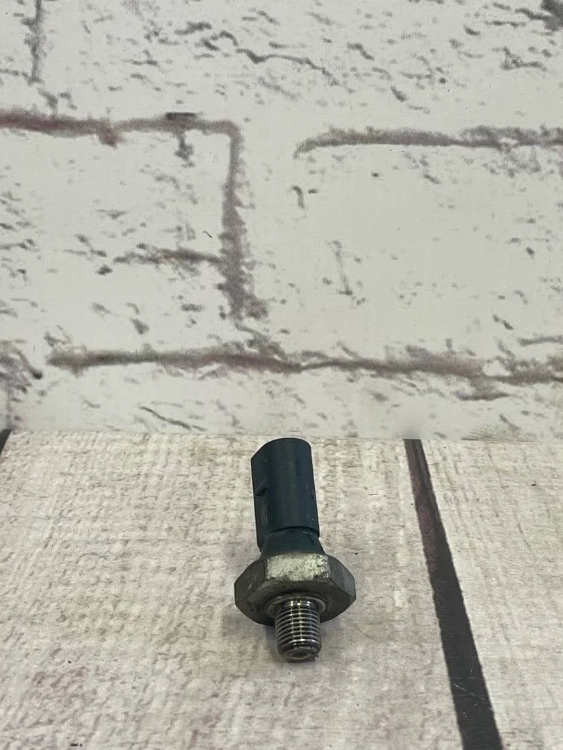 Датчик давления масла Skoda Fabia 2 2007-2015