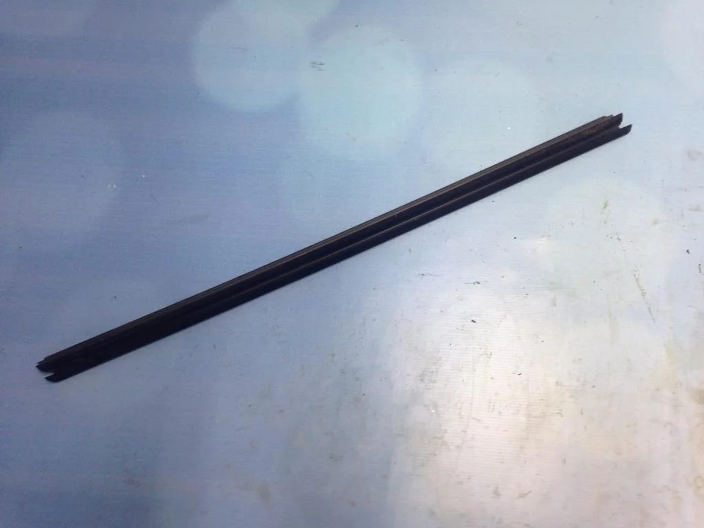 Уплотнитель двери передней правой Skoda Octavia 2004-2013 A5