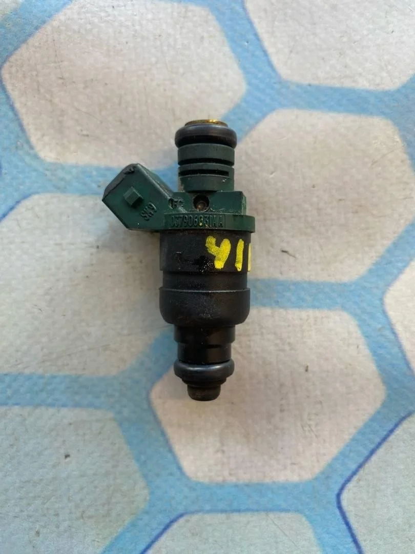 Форсунка топливная бензиновая Skoda Octavia 2004-2013 A5