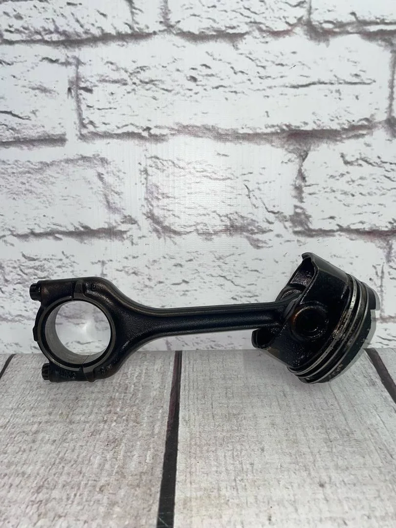 Поршень в сборе шатуном Skoda Octavia 2013-2021 A7