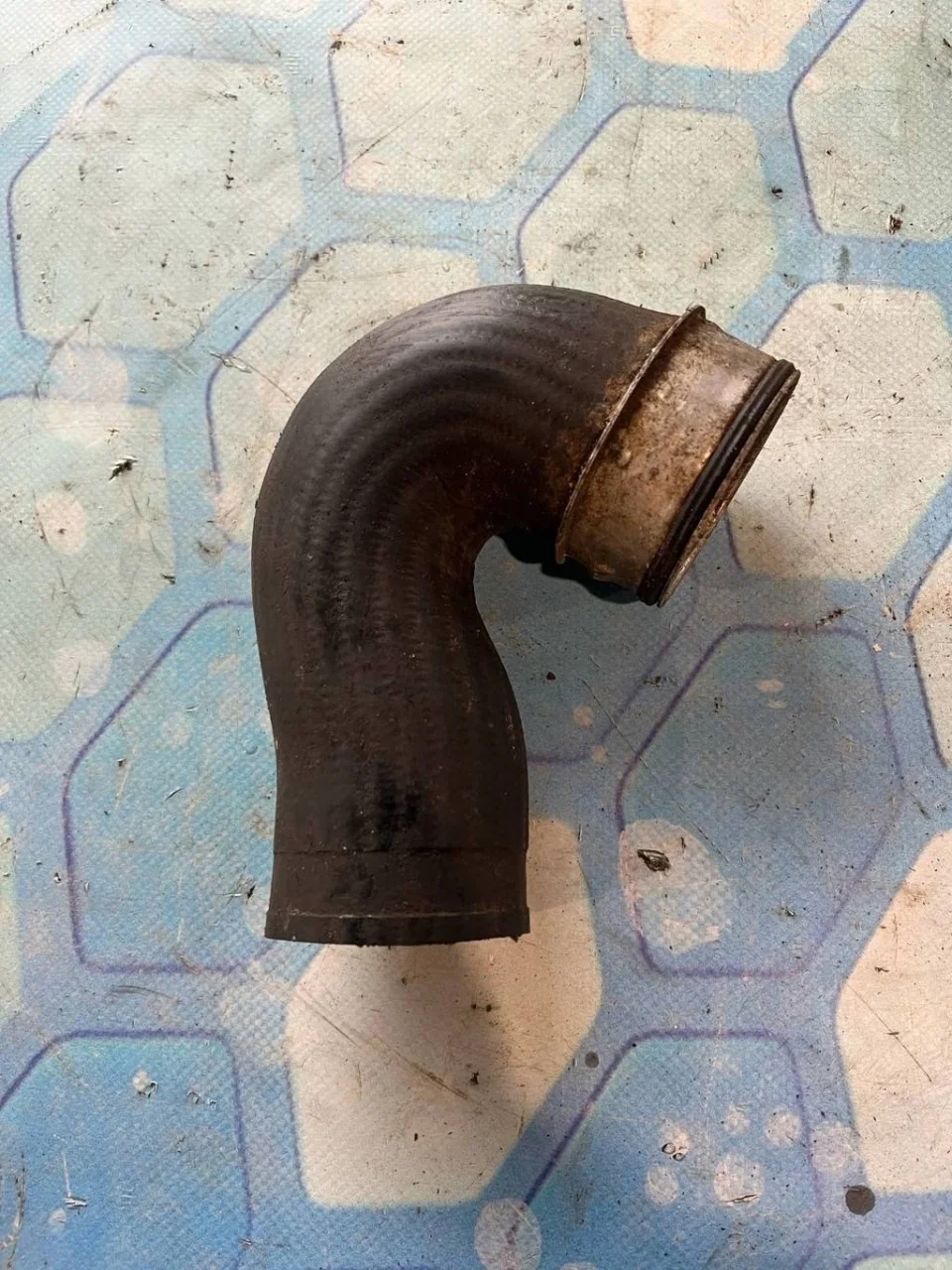 Патрубок интеркулера Skoda Superb 1 2002-2008