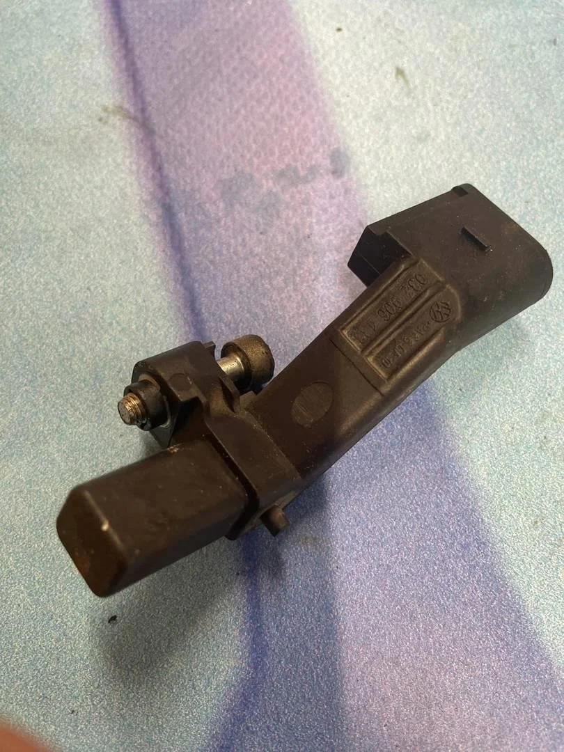 Датчик положения коленвала Skoda Yeti 2014-..